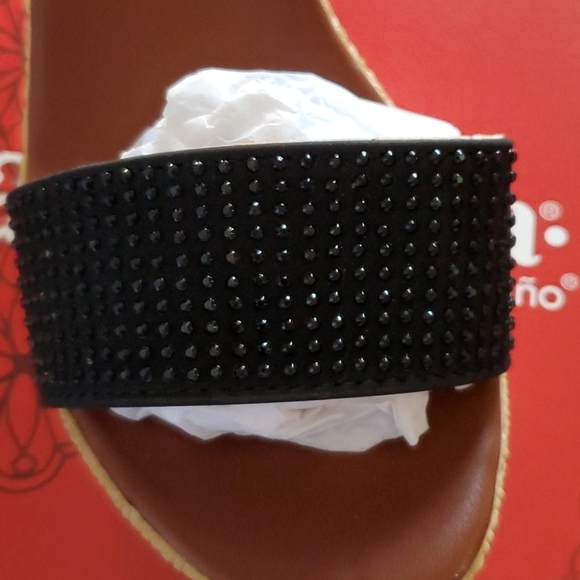 Shoes - Picture 5 of 7